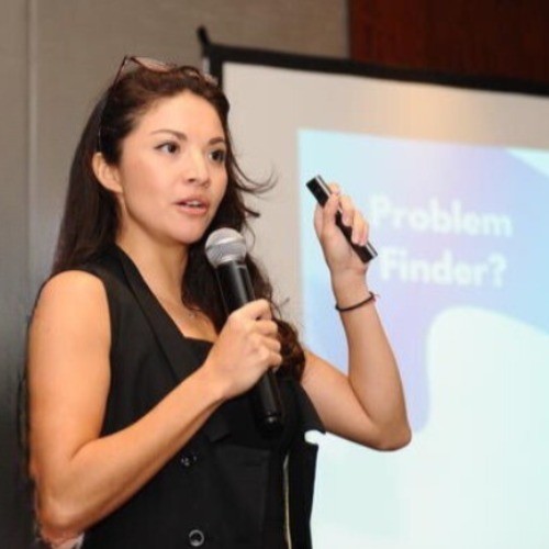 Portrait Deanna Rubiano