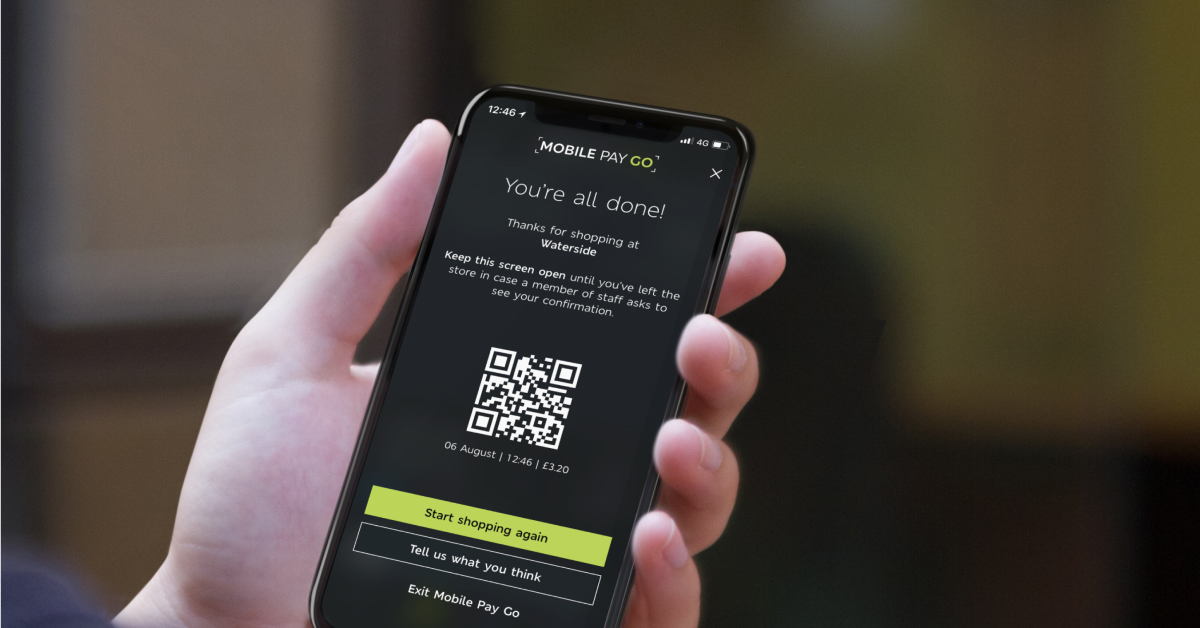  A person is holding a smartphone that displays the final screen of the "Mobile Pay Go" app, confirming that the shopping process is complete. 